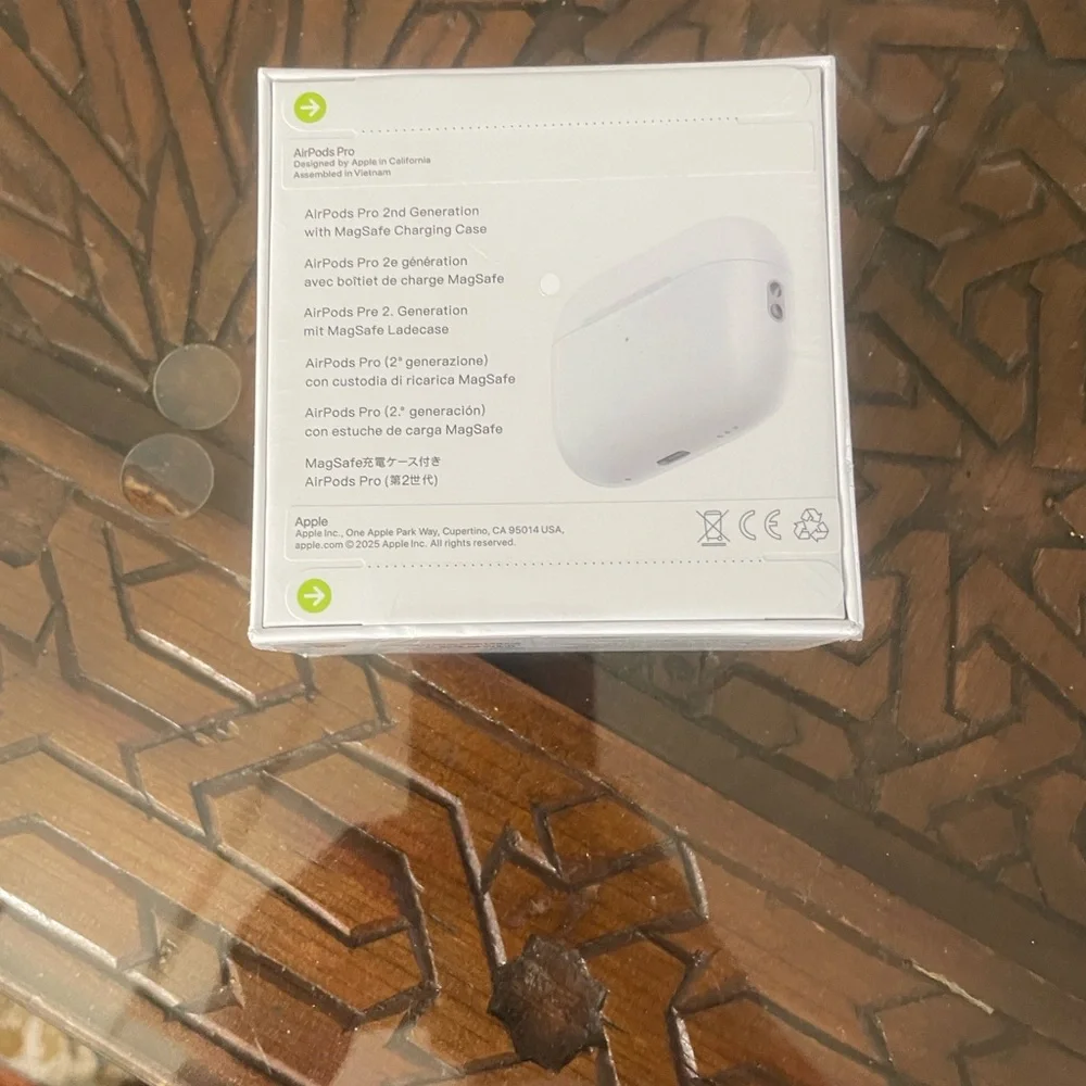 Apple Wireless Earbuds in White